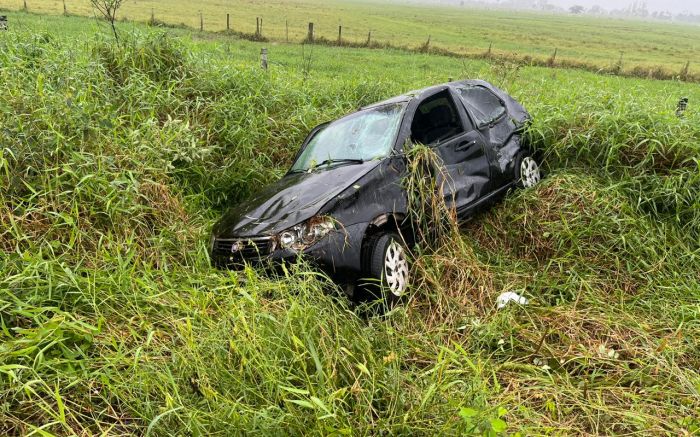 Motorista do Palio foi socorrida e levada para o hospital Marieta (Foto: Divulgação CBVI)