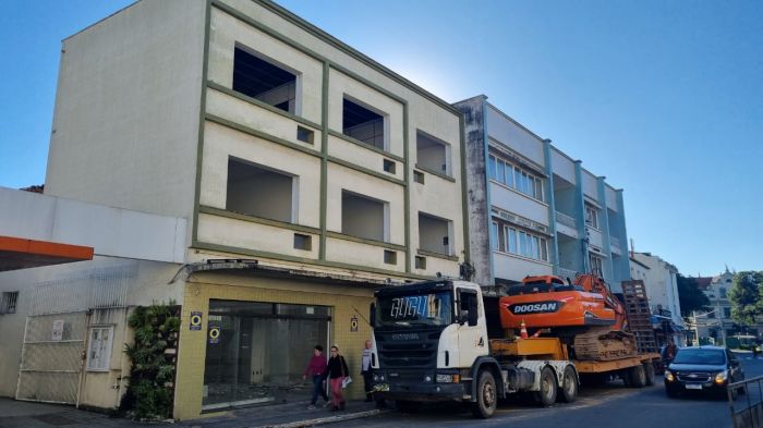 Prédios ficam no Centro Histórico de Itajaí e precisam de autorização prévia do órgão de patrimônio 
(Foto: leitor)