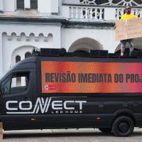 Ambientalista teve apoio da comunidade em protesto pelas árvores da avenida Marcos Konder  