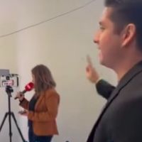 Repórter da CNN é ameaçada em evento conservador em BC