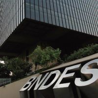 BNDES lança concurso público com 900 vagas e salário de R$ 20,9 mil