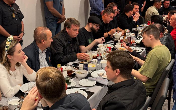 Bolsonaro jantou com apoiadores em restaurante da avenida Martin Luther (Foto: Divulgação)