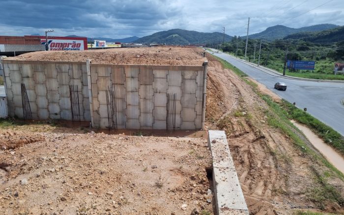 Sábado e domingo rolam obras pra lançar vigas das 7h às 17H
(Foto: Divulgação)