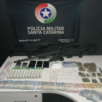 Trio de traficantes é preso com drogas e armas no Portal I  