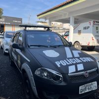 Polícia investiga morte de irmãos encontrados boiando em deque de marina