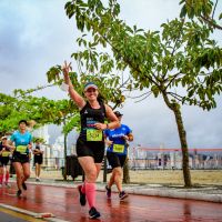 Corrida feminina interdita trânsito de Balneário Camboriú  