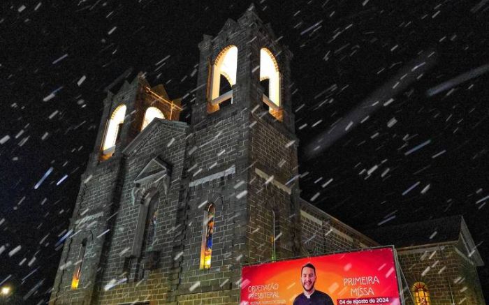 Neve foi na noite de sexta e madrugada de sábado (Foto: Reprodução/Redes sociais)