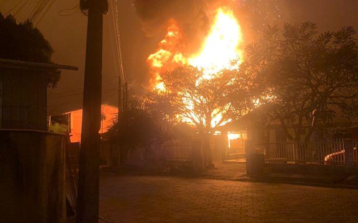 Emergência mobilizou bombeiros de Ilhota, Gaspar e Itajaí na madrugada de sábado (Foto: Divulgação/CBVI)