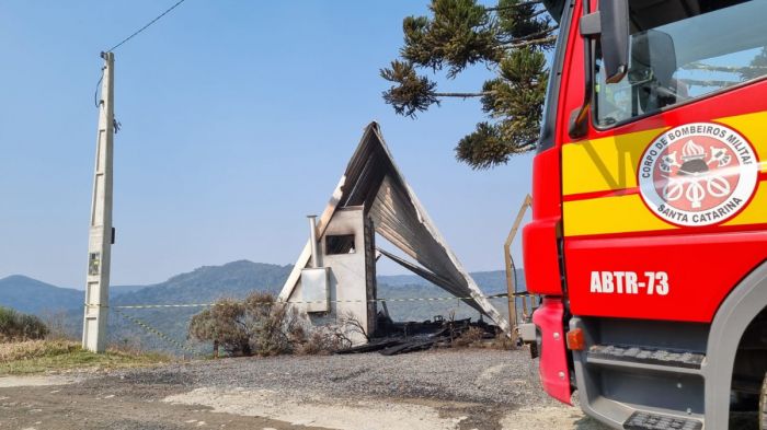 Mulher percebeu a fumaça saindo do calefador (Foto: Corpo de Bombeiros Militar de Santa Catarina)