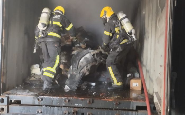 Funcionários conseguiram conter as chamas antes que os bombeiros chegassem (Foto: Divulgação/CBMSC)