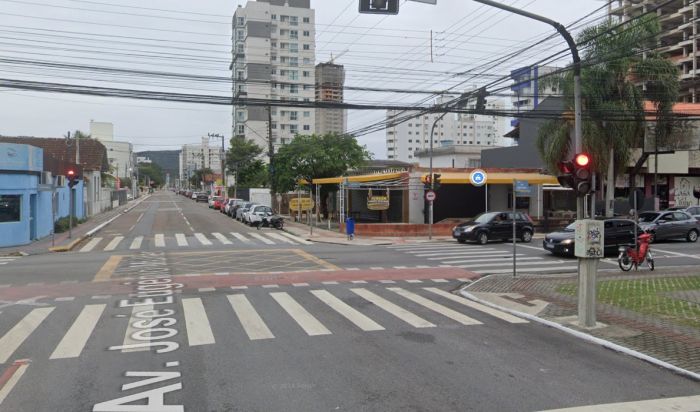 Orientação é que motoristas usem as ruas Carlos Seara e Duque de Caxias como rotas alternativas (Foto: Reprodução/Google Street View)