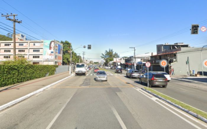 Carro tava parado na Contorno Sul (Foto: Reprodução)