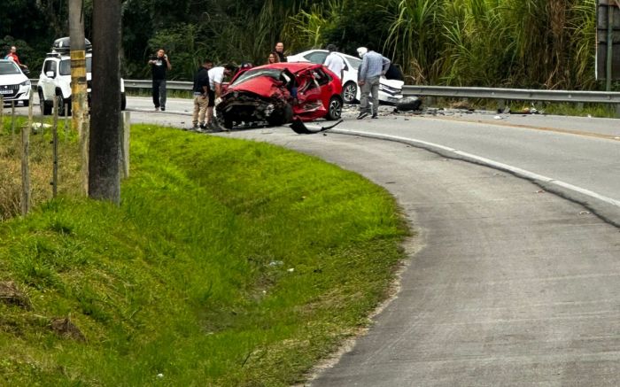 Uma menor foi levada de helicóptero ao hospital com ferimentos graves (Foto: Divulgação/CBVI)