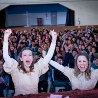 Companhia teatral celebra 30 anos com apresentações e oficinas gratuitas