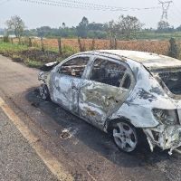 Carro pega fogo às margens da Jorge Lacerda