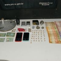 Menores são presos com crack, cocaína, maconha e moto adulterada