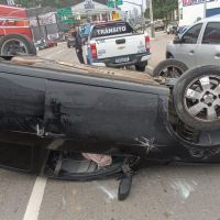 Motorista passa mal e capota na avenida do Estado Dalmo Vieira