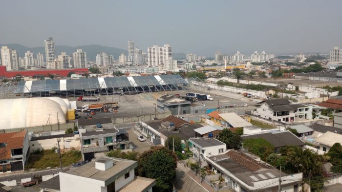 Prefeitura informa que empresa foi multada e não poderia estar funcionando por causa de embargo; Inis recebeu nesta semana pedido pra fiscalizar local 
(Foto: Leitor)