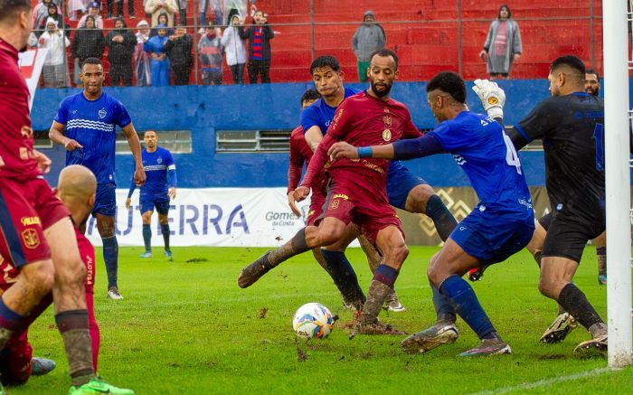 Marquinhos garantiu o empate para o Marcílio nos acréscimos da etapa final (Foto: Vica Bueno)