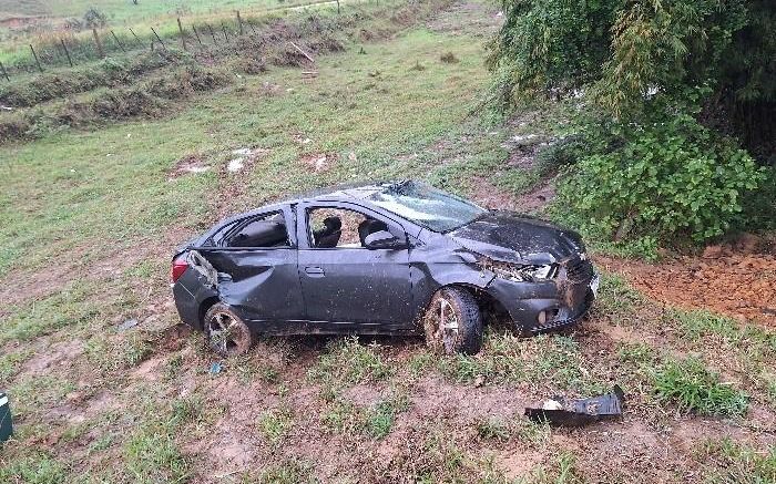 Pista estava com água empoçada (Foto: Divulgação/PMR).