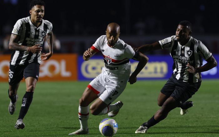 Fogão e São Paulo jogam às 21h30 no Rio de Janeiro
(foto: Divulgação/São Paulo)