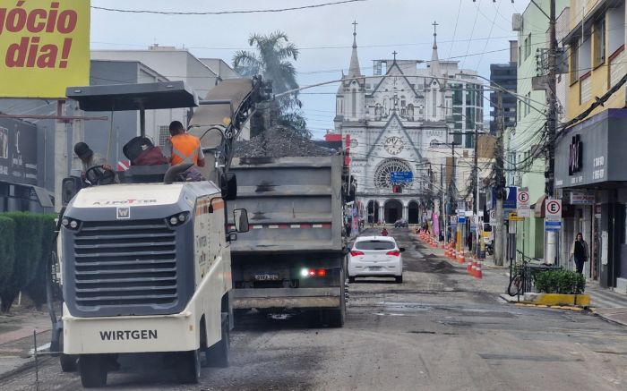 Interdição ocorre para recuperação do asfalto 
(Foto: Marcos Porto)