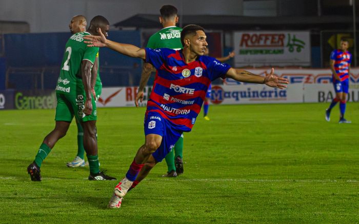 Marinheiro garantiu o resultado no primeiro tempo com dois gols de Geovany Foto: Vica Bueno