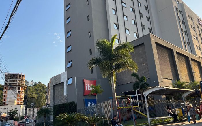 Hotel na avenida Contorno Sul já foi multado (Foto: Arquivo) 