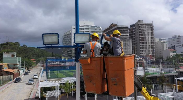 Equipes estão trabalhando em diversos bairros da cidade  (Foto: Divulgação/Secom) 