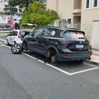    Vereador tem carro vandalizado no último dia de campanha em Balneário Camboriú