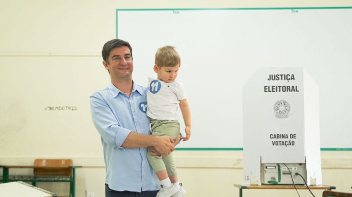 Meirinho votou em seção central na Escola João Goulart