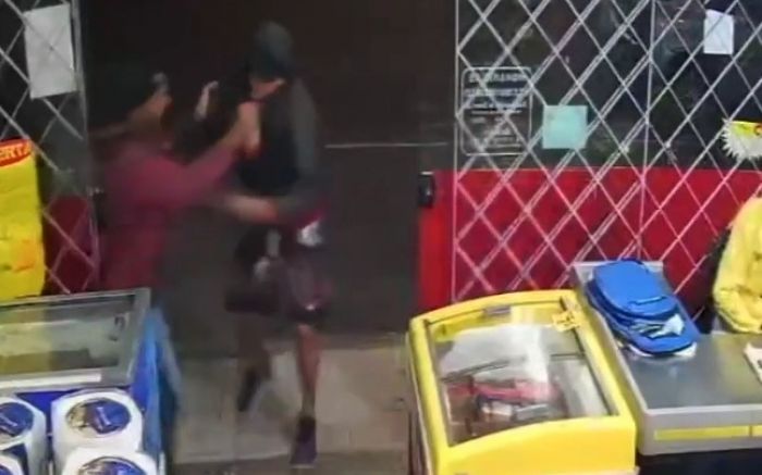 Bandido atira contra cliente de mercado (Foto: Reprodução)