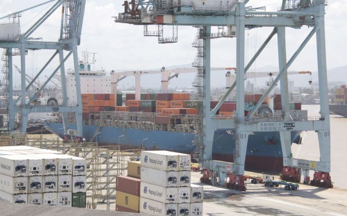 Neste último 18 de outubro, quatro navios estiveram atracados simultaneamente nas duas áreas do porto de Itajaí 