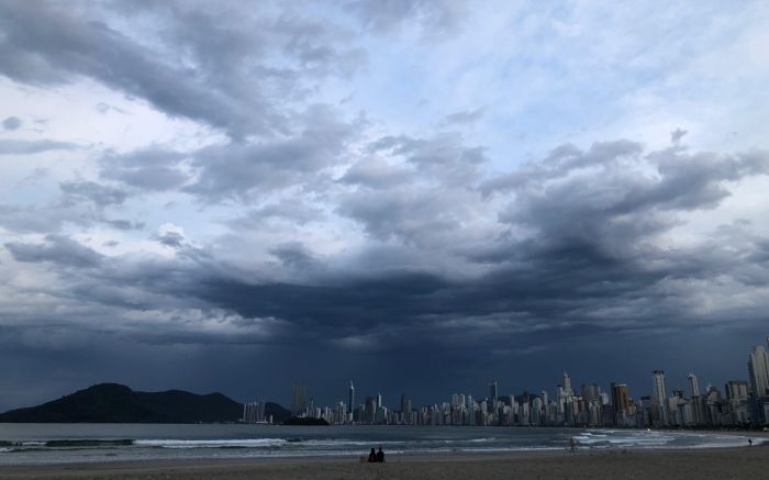 Novembro será de boa, mas calorão vem em dezembro e janeiro, com os típicos temporais (Foto: João Batista)  