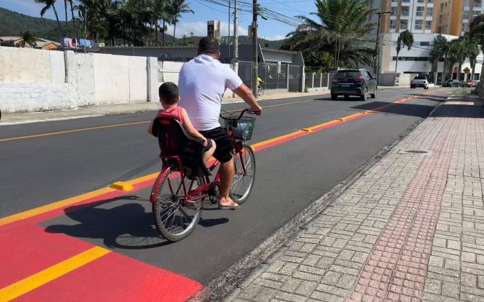 Ampliação vai totalizar 54 quilômetros de ciclovias interligadas na cidade, segundo a prefetura (Foto:  Ana Júlia Kamchen sob a supervisão da jornalista Fran Marcon)