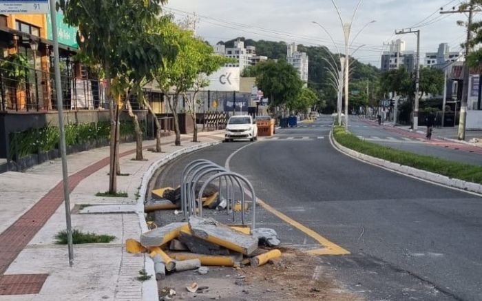 Motoristas bêbados na saída das baladas seriam culpados por estragos (Foto: Leitor)