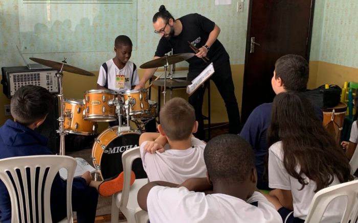 Legenda: Oportunidade é pra estudantes de 6 a 18 anos com oficinas e shows especiais (Foto: Divulgação)