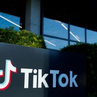 Governo processa TikTok por segurança das crianças