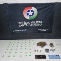 Dupla de traficantes é presa com mais de 200 comprimidos de ecstasy