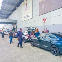 Motoristas enfrentam caos na área de embarque e desembarque do aeroporto