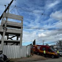 Trabalhador cai de 12 metros de altura em obra na Jorge Lacerda