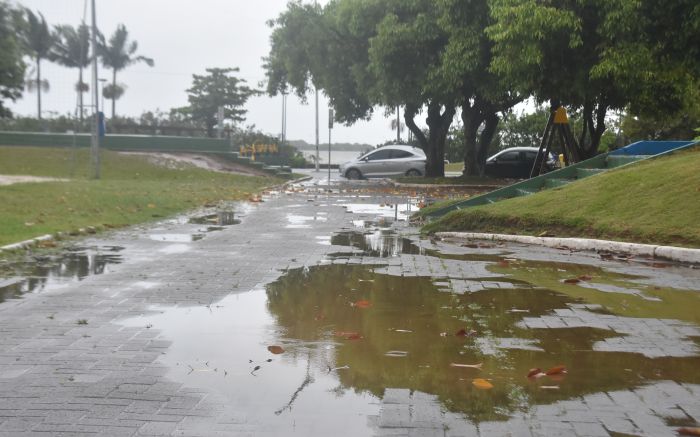 Itajaí teve chuva intensa também na manhã desta segunda-feira (Foto: João Batista)