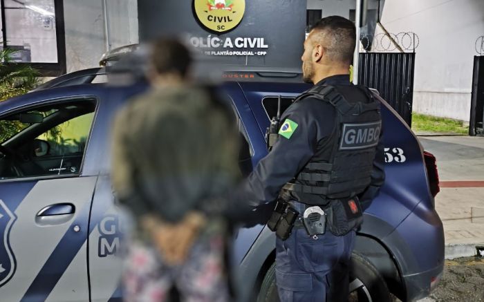 Prisões aconteceram no sábado em Balneário Camboriú (Foto: GMBC)