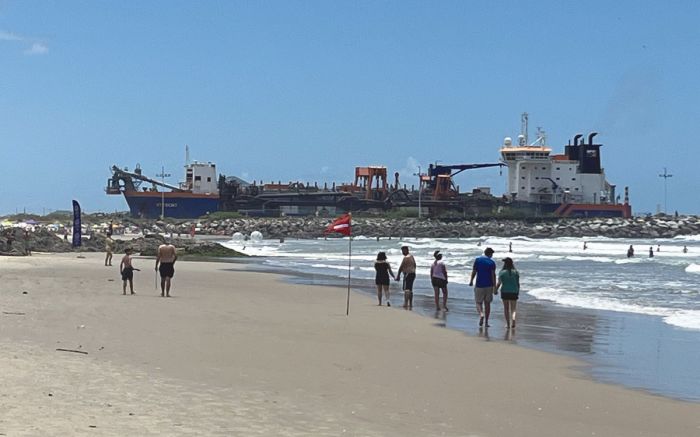 Embarcação chegou em Itajaí na manhã deste domingo (Foto: Fran Marcon)