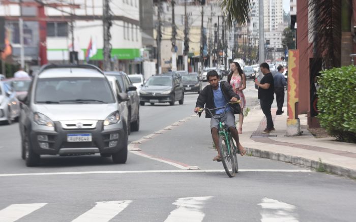 Prefeitura alega "falta de espaço mínimo pra continuar ciclofaixa" no trecho (Foto: João Batista)