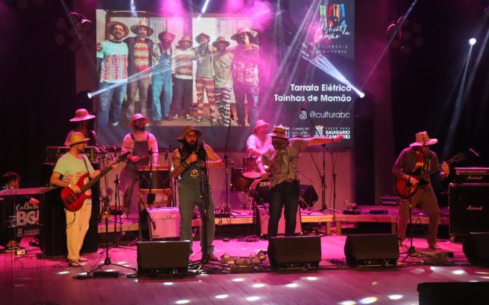 Os três dias de festival são gratuitos e acontecem no Teatro Bruno Nitz (Foto: Divulgação/PMBC)