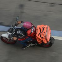 Nova lei obriga motoboys a tirarem capacete na hora da entrega