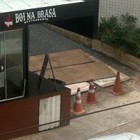 Trecho do rio Marambaia é tampado por novo restaurante no centro de BC  