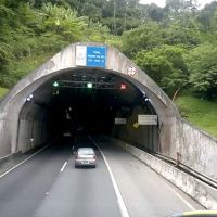 Acidente interdita a entrada do túnel do Morro do Boi