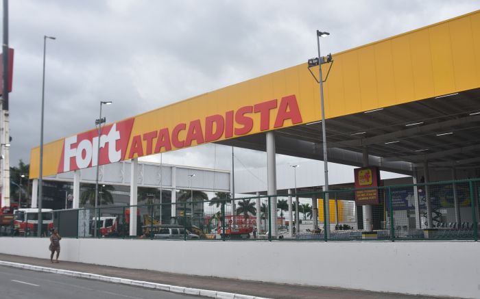 Loja na Adolfo Konder é a quarta do Fort Atacadista em Itajaí (Foto: João Batista)